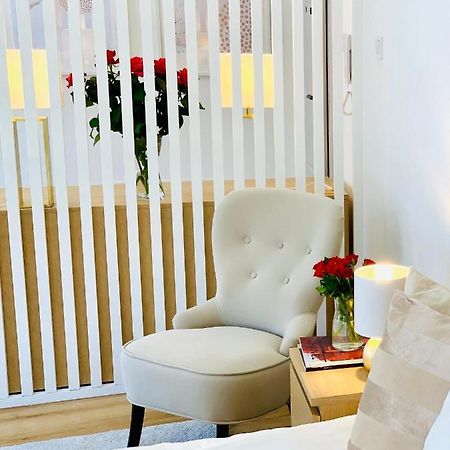 Apartament W Centrum Miasta Z Darmowym Parkingiem Dla Dwojga -Apartamenty Pod Zlotym Lwem Kłodzko Kültér fotó