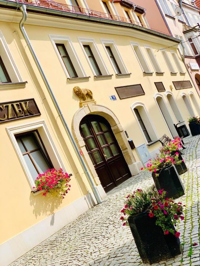 Apartament W Centrum Miasta Z Darmowym Parkingiem Dla Dwojga -Apartamenty Pod Zlotym Lwem Kłodzko Kültér fotó
