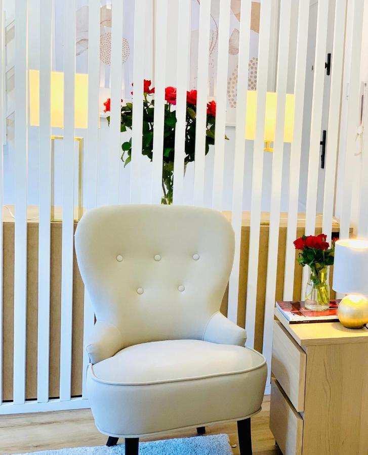 Apartament W Centrum Miasta Z Darmowym Parkingiem Dla Dwojga -Apartamenty Pod Zlotym Lwem Kłodzko Kültér fotó